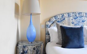 The Windsor Townhouse Air Conditioned Rooms
